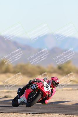 media/Dec-07-2025-CVMA (Sun) [[3e7d2de5dc]]/Race 16-Formula Middleweight/